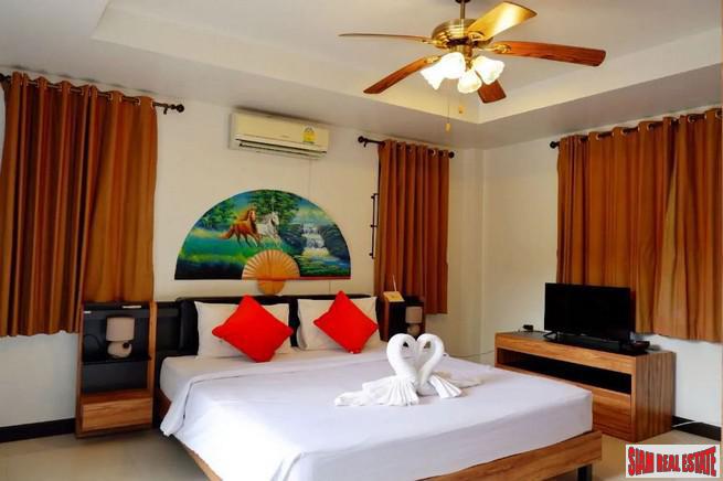 Balinese Style Three Bedroom Pool Villa near Loch Palm Golf Course in Kathu