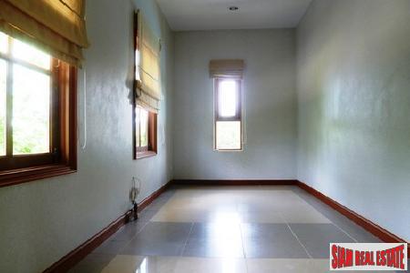 Anuphas Golf Ville | Three Bedroom Mountain View House with Pool in Kathu-8