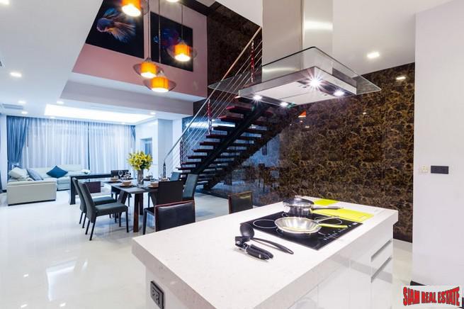 Three- to Four-Bedroom Townhome with Sea View Rooftop Pool in Rawai