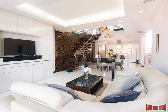 Three- to Four-Bedroom Townhome with Sea View Rooftop Pool in Rawai