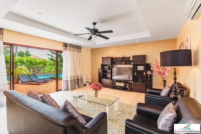Three Bedroom Pool Villa in Quiet Residential Area near Laguna